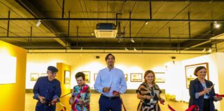 Cortó Alcalde Carlos Peña Ortiz el listón inaugural de la obra pictórica de Mángeles Barocio