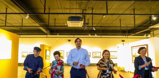 Cortó Alcalde Carlos Peña Ortiz el listón inaugural de la obra pictórica de Mángeles Barocio