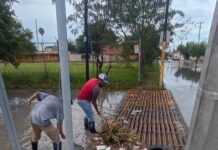 Mantiene COMAPA Reynosa limpieza de pluviales en distintos sectores de la ciudad