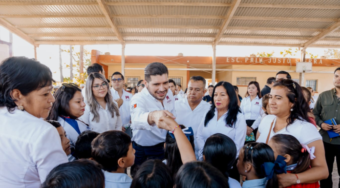 Impulsa Beto Granados infraestructura educativa en ejido La Luz