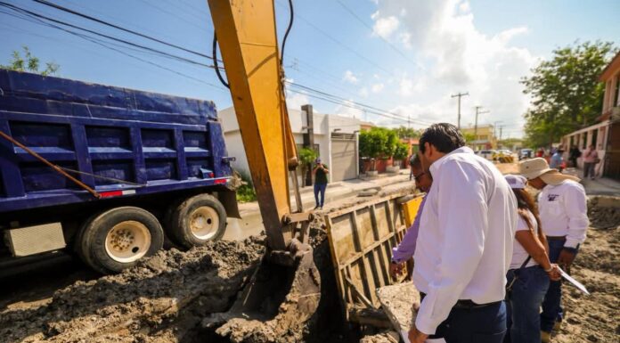 Supervisó Carlos Peña Ortiz rehabilitación de colector sanitario en la colonia Hidalgo