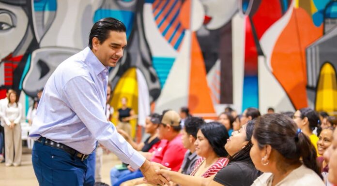 Encabezó Carlos Peña Ortiz entrega de tarjetas de Becas Rita Cetina en Reynosa