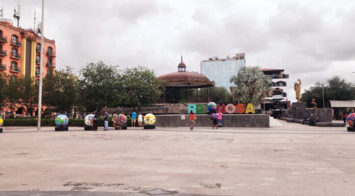 Celebran reynosenses la Copa del Mundo 2026 en la plaza principal Miguel Hidalgo