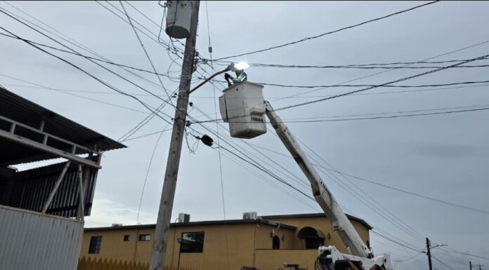 Refuerza Gobierno de Carlos Peña Ortiz alumbrado público en Jarachina Norte