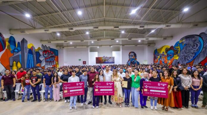 Apuesta Alcalde Carlos Peña Ortiz por educación de jóvenes universitarios con Becas Municipales
