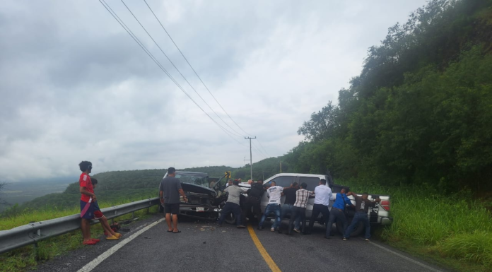 Accidente provoca cierre total de la carretera Victoria–Llera; reportan dos personas lesionadas