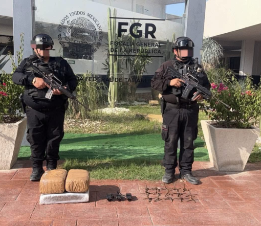Guardia Estatal asegura camioneta con presunta marihuana, radios y ponchallantas en Díaz Ordaz