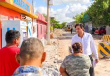 Verificó Carlos Peña Ortiz pavimentación en calle Emilio Portes Gil para asegurar calidad de la obra