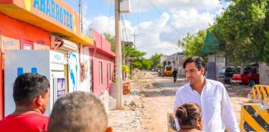 Verificó Carlos Peña Ortiz pavimentación en calle Emilio Portes Gil para asegurar calidad de la obra