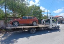 Retira Dirección de Medio Ambiente en Reynosa, vehículos abandonados de la vía pública