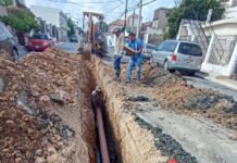 Inició COMAPA rehabilitación de drenaje sanitario en la colonia Longoria