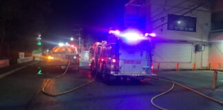 Combate incendio Protección Civil y Bomberos en zona centro de Reynosa