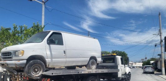 Reynosa recupera espacios públicos con retiro de vehículos abandonados