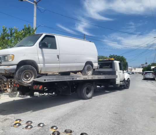 Reynosa recupera espacios públicos con retiro de vehículos abandonados