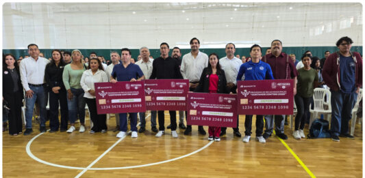 Carlos Peña Ortiz entrega becas a más de 6 mil estudiantes y reafirma su compromiso con la educación en Reynosa